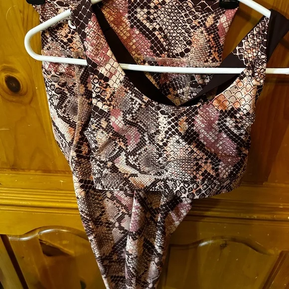 Old Navy Snake Print Activewear Set - Picture 1 of 2